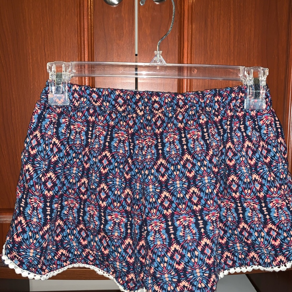 Patterned Shorts - Picture 2 of 3